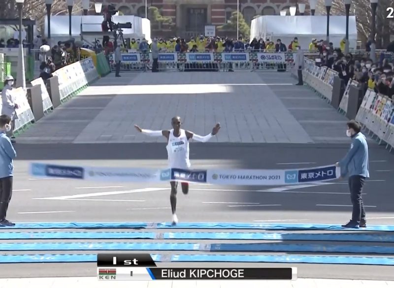 Kipchoge ganó en Tokio.